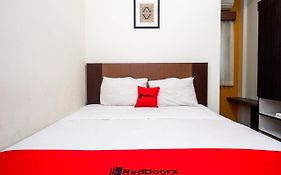 Reddoorz Syariah At Namira Hotel